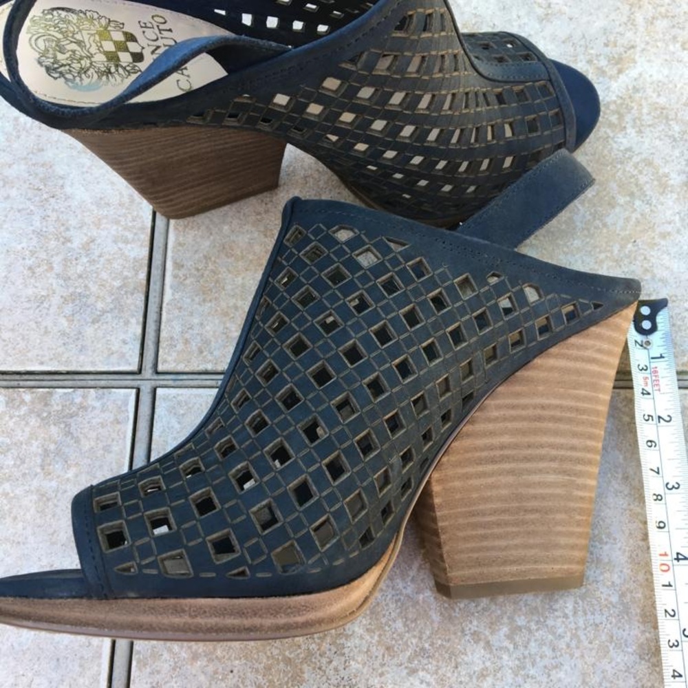 Vince Camuto Janay 8 M peep toe sandals. Never wor